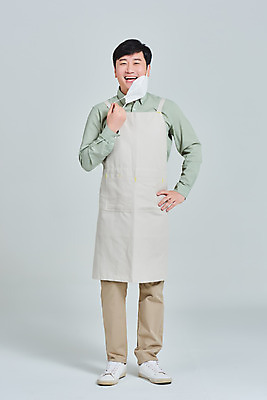 포토 JPG 스튜디오촬영 전신 남자 비즈니스 회색배경 실내 마스크 한명 서기 미소 성인 앞모습 30대 앞치마 카페 한국인 상인 서비스 자영업 장사 매출 성인남자한명만 소상공인 코로나바이러스 노마스크 델타변이바이러스 국내포토 직업 1 뷰포인트 백그라운드 모션 표정 사람 동양인 내부 장년 경제 상점 회색 바이러스 사회이슈 상업 남자한명만 성인남자만 파일형식