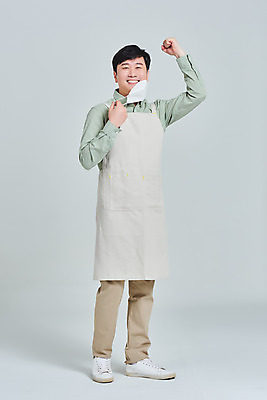 포토 JPG 스튜디오촬영 전신 남자 비즈니스 응원 회색배경 실내 마스크 한명 서기 미소 성인 앞모습 30대 파이팅 앞치마 카페 한국인 상인 서비스 자영업 장사 매출 성인남자한명만 소상공인 코로나바이러스 노마스크 델타변이바이러스 국내포토 직업 1 뷰포인트 백그라운드 모션 표정 사람 동양인 내부 장년 경제 상점 회색 바이러스 사회이슈 상업 남자한명만 성인남자만 파일형식