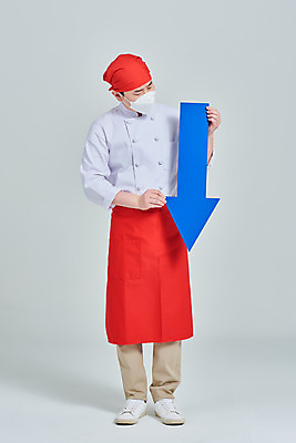 포토 JPG 스튜디오촬영 전신 응시 남자 화살표 비즈니스 회색배경 실내 두건 마스크 한명 서기 들기 성인 앞모습 30대 식당 주방장 앞치마 한국인 찡그림 하락 상인 사회이슈 서비스 고민 자영업 장사 매출 하락세 성인남자한명만 소상공인 국내포토 직업 1 시선 감정 뷰포인트 백그라운드 컨셉 모션 표정 사람 동양인 내부 장년 경제 상점 요리사 회색 상업 남자한명만 성인남자만 파일형식
