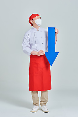 포토 JPG 스튜디오촬영 전신 남자 화살표 비즈니스 회색배경 실내 두건 마스크 한명 서기 들기 성인 앞모습 30대 식당 주방장 앞치마 한국인 찡그림 하락 상인 사회이슈 서비스 고민 자영업 장사 매출 하락세 성인남자한명만 소상공인 국내포토 직업 1 감정 뷰포인트 백그라운드 컨셉 모션 표정 사람 동양인 내부 장년 경제 상점 요리사 회색 상업 남자한명만 성인남자만 파일형식