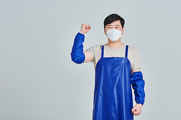 포토 JPG 스튜디오촬영 남자 비즈니스 회색배경 실내 마스크 한명 서기 미소 상반신 성인 앞모습 30대 파이팅 앞치마 한국인 시장 상인 사회이슈 서비스 자영업 장사 매출 성인남자한명만 소상공인 국내포토 직업 1 뷰포인트 백그라운드 컨셉 모션 표정 사람 동양인 내부 장년 경제 회색 상업 남자한명만 성인남자만 파일형식