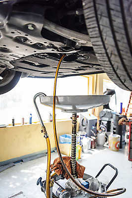 포토 JPG 주간 자동차 사람없음 야외 엔진오일 자동차정비 정비소 경정비 국내포토 자연요소 육상교통 수리 석유 파일형식