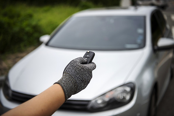 포토 JPG 주간 손 남자 40대 자동차 한명 근접촬영 야외 아웃포커스 신체부위 한국인 정비공 자동차열쇠 자동 자동차정비 정비소 경정비 국내포토 자연요소 1 육상교통 뷰포인트 중년 열쇠 촬영기법 사람 동양인 기술자 수리 파일형식