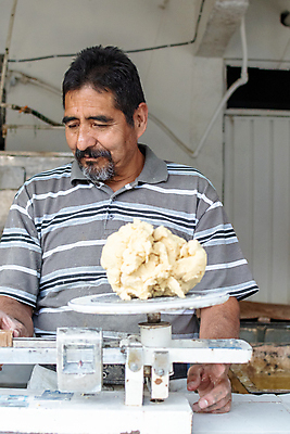 포토 JPG 해외이미지 문화 음식 농업 채소 재료 자연 멕시코 건조 건강 옥수수 씨앗 한명 농작물 노란색 저녁식사 황금 플러그 낟알 시리얼 유기농 질감 알맹이 날것 반죽 팝콘 타코 내추럴 방앗간 고립 영양분 해외202009 해외포토 식물 1 웰빙 산업 컬러 북아메리카 곡류 사람 식사 생태계 파일형식