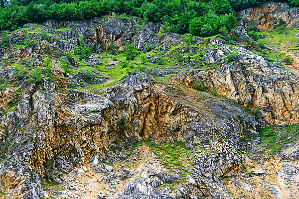 포토 JPG 해외이미지 라이프스타일 계절 공원 여행 자연 산 풍경 경사 초원 사람없음 야외 옆모습 초록색 여름 여행객 환경 계곡 등산 트래킹 하이킹 바위 시골 정상 오솔길 땅 언덕 장면 내추럴 전국 하이커 산맥 해외202009 해외포토 공공시설 길 뷰포인트 컬러 레저 사람 생활 돌_바위 생태계 파일형식