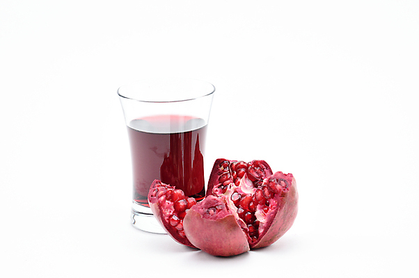 포토 JPG 해외이미지 무료이미지 음식 조각 백그라운드 과일 씨앗 사람없음 흰색 물방울 신선 업무 맛 상품 디자이너 자르기 슬라이스 석류 강화 개조 해외202009 해외202105 해외포토 식물 직업 컬러 컨셉 모션 작업 파일형식