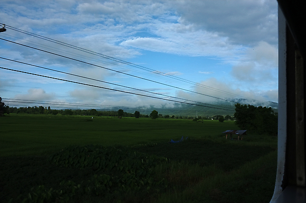 포토 JPG 해외이미지 전통 디자인 스포츠 여행 이동 의자 배낭 창문 교통시설 모션 자동차 자연 유리 하늘 거리 동양인 풍경 사람없음 야외 초록색 여름 파란색 일출 일몰 기차 시골 닫기 소프트포커스 연결 아스팔트 속도 승객 해외202009 해외포토 계절 도로 육상교통 컬러 가구 교통 컨셉 가방 재질 대중교통 촬영기법 인종 노을 시설 생태계 파일형식