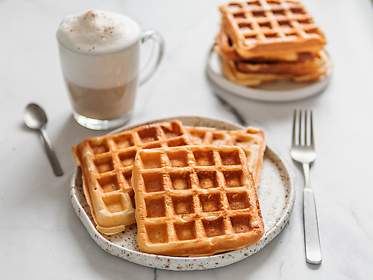 포토 JPG 해외이미지 무료이미지 디저트 사람없음 쌓기 크림 카푸치노 와플 해외202009 해외202105 해외포토 커피 음식 모션 파일형식