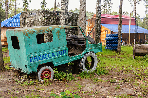 포토 JPG 해외이미지 나무 식물 계절 문화 백그라운드 잎 자동차 자연 날씨 따뜻함 사람없음 야외 빨간색 초록색 여름 파란색 컬러풀 환경 봄 가을 깃발 바퀴 역사 숲 수집 타이어 공포 장면 멀리 삼림지대 수집가 옛날 자동 해외202009 해외포토 직업 육상교통 컬러 생태계 파일형식