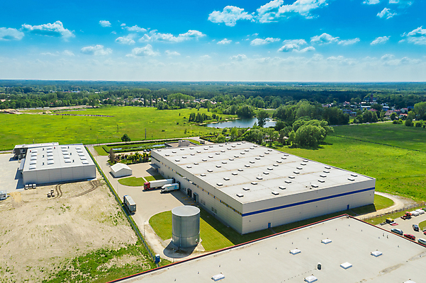 포토 JPG 해외이미지 산업 도로 비즈니스 교통시설 모션 안테나 사람없음 건물 화물 상품 주식 창고 상업 머리위 지역 트랙터 수납 짐차 무거움 트레일러 슈퍼마켓 수입 조감도 터미널 해외202009 해외포토 건축물 길 교통 통신 자동차 금융 상점 운송업 무게 농기계 시설 특수차량 파일형식