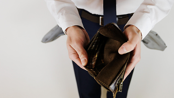 포토 JPG 해외이미지 직업 손 남자 감정 컨셉 돈 비즈니스 사람 사람없음 금융 경제 쇼핑 우정 슬픔 비즈니스맨 구멍 황무지 가난 실업 걱정 호기심 보여주기 빈털터리 파산 빚 우울증 위기 적자 해외202009 해외포토 모션 신체부위 친구 직장인 재산 질병 파일형식