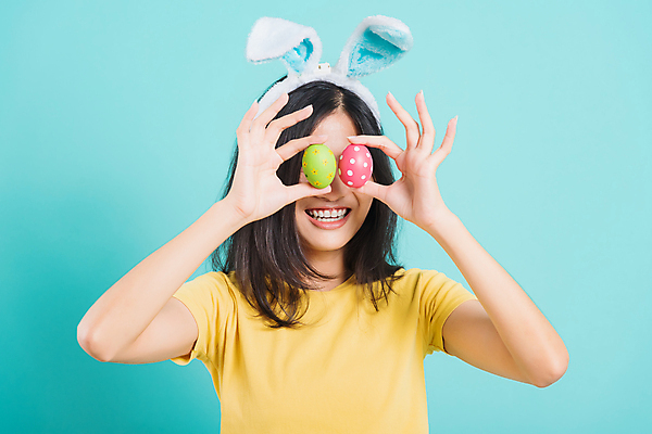 포토 JPG 해외이미지 전통 손 디자인 계절 여자 행복 백그라운드 티셔츠 태국 휴가 부활절 한명 사람 동양인 장식 파란색 컬러풀 노란색 우주 계란 축제 봄 축하 잡기 치아 심볼 사냥 귀 고립 카피스페이스 해외202009 해외포토 1 기념일 감정 아시아 컬러 컨셉 셔츠 모션 인종 신체부위 알 공백 소화기관 파일형식