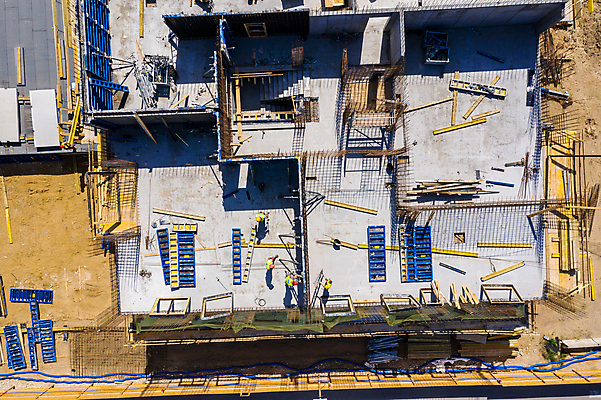 포토 JPG 해외이미지 비즈니스 건축양식 하늘 새로움 아파트 주택 사람없음 야외 가로 파란색 장비 건설현장 도시 작업 맨션 시멘트 공학 발판 개발 철강 콘크리트 해외202009 해외포토 교육 건축 컬러 컨셉 건설업 건물 파일형식