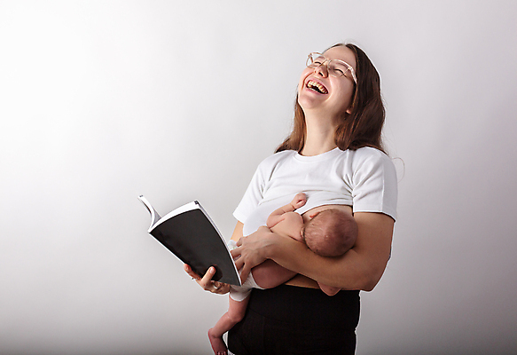 포토 JPG 해외이미지 손 여자 행복 감정 어린이 음식 가족 엄마 친절 함께함 건강 사랑 한명 사람 소년 책 검은색 우유 흰색 아기 신생아 잡기 핥기 결합 작음 가슴 먹기 간호 내추럴 걸음마 궤 돌봄 수유 천진난만 공급 해외202009 해외포토 1 남자 컬러 컨셉 관계 모션 유제품 신체부위 크기 파일형식