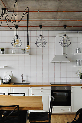 포토 JPG 해외이미지 무료이미지 디자인 음식 벽 가구 건축양식 호텔 새로움 바닥 아파트 주택 실내 사람없음 내부 목재 장식 빛 주방 기계 방 흰색 재산 고급 오븐 난로 맨션 계산대 캐비닛 타일 싱크대 진열장 투자 대리석 진짜 스타일 해외202009 해외202105 해외포토 나무 건축 컬러 생활용품 컨셉 비즈니스 재료 숙소 건물 금융 가전제품 난방기 사물함 개수대 파일형식 무료콘텐츠