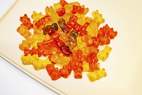 포토 JPG 해외이미지 무료이미지 접시 디저트 사람없음 여러개 달콤 흰배경 젤리 곰모양 해외202009 해외202105 해외포토 모양 식기 음식 다수 백그라운드 곰 흰색 맛 파일형식