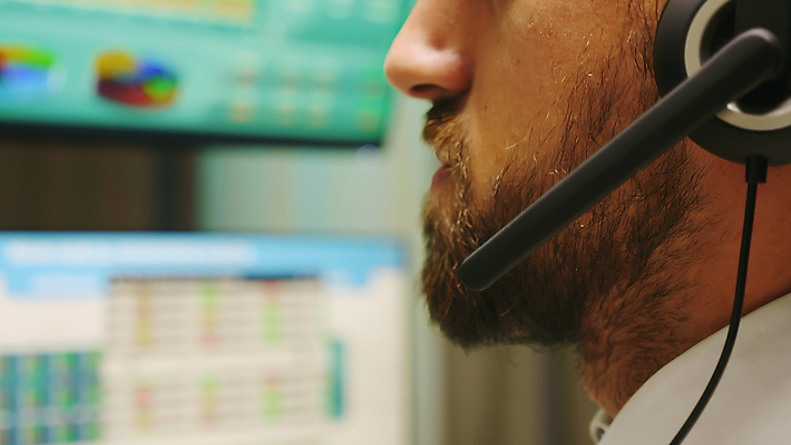 포토 JPG 해외이미지 백인 남자 얼굴 그래프 실내 한명 근접촬영 상반신 성인 옆모습 컴퓨터 사무실 모니터 헤드폰 업무 비즈니스맨 주식 성인남자한명만 해외202009 해외포토 서양인 1 뷰포인트 음향기기 비즈니스 사람 내부 신체부위 금융 전자제품 작업 직장인 남자한명만 성인남자만 파일형식