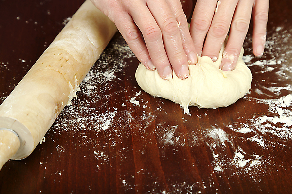 포토 JPG 해외이미지 무료이미지 직업 전통 음식 빵 재료 탁자 표면 디저트 피자 관리 요리 사람없음 목재 노란색 쿠키 주방 요리사 빵집 기구 업무 작업 혼합 굽기 준비 반죽 밀가루 레시피 밀가루반죽 덩어리 찬성 생식 이스트 페스츄리 핸드메이드 해외202009 해외202105 해외포토 나무 컬러 가구 패스트푸드 서양음식 상점 가루 구이 파일형식 무료콘텐츠