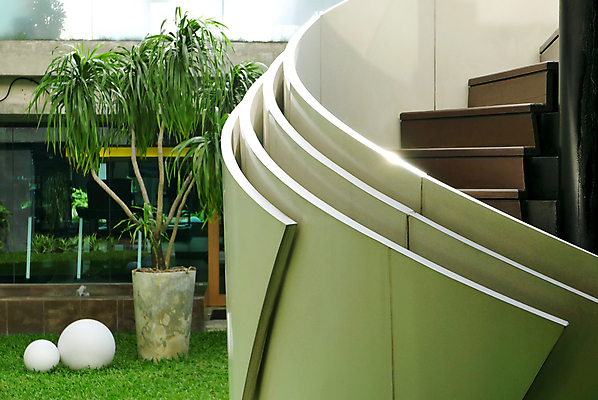 포토 JPG 해외이미지 나무 식물 디자인 곡선 건축양식 미술 사람없음 야외 건물 계단 도시 고급 뒤뜰 스타일 해외202009 해외포토 건축물 건축 선 컨셉 문화예술 파일형식