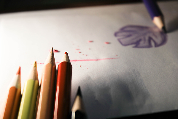 포토 JPG 해외이미지 교육 남자 종이 어린이 조각 학교 상상 엄마 수채화 아이디어 실내 창조 미술 한명 소년 사람없음 가로 컬러풀 장난감 태양 연필 펜 공책 페인트 유치원 놀이방 흰색 붓 아빠 스케치 책상 그림 크레파스 예술가 공상 최초 해외202009 해외포토 자연요소 1 컬러 가구 컨셉 가족 문화예술 문구용품 학용품 사람 내부 필기구 파일형식