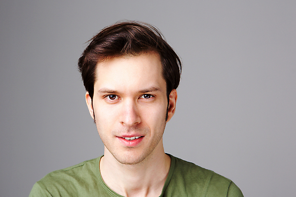 포토 JPG 해외이미지 백인 모델 1 라이프스타일 응시 남자 행복 얼굴 벽 포즈 백그라운드 한명 서기 사람 성인 유행 회색 흰색 표현 자신감 시원함 긍정 심각 진짜 혼자 스타일 카피스페이스 해외202009 우호적 해외포토 서양인 시선 감정 컬러 컨셉 모션 생활 신체부위 공백 파일형식