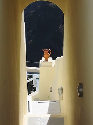 포토 JPG 해외이미지 전통 라이프스타일 여자 행복 유럽 문화 바다 섬 여행 건축양식 자연 하늘 휴가 휴식 건강 사람 풍경 사람없음 야외 건물 여름 파란색 교회 여행객 마을 도시 고급 지중해 그리스 명상 휴양지 화산 타운 그리스인 해외202009 해외포토 서양인 건축물 계절 건축 감정 나라 컬러 컨셉 종교건축 산 생활 장소 생태계 파일형식