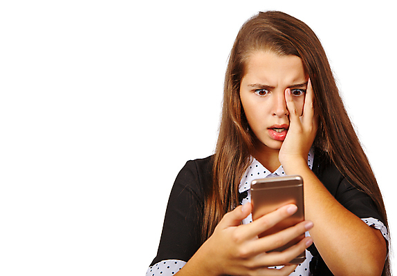 포토 JPG 해외이미지 백인 1 라이프스타일 응시 여학생 여자 감정 어린이 백그라운드 컨셉 인터넷 통신 성공 모바일 갈색머리 관리 한명 사람 10대 스마트폰 알약 디지털 스크린 검은색 놀람 터치 흰색 네트워크 전화기 보여주기 리빙 불만 고립 해외202009 해외포토 서양인 학생 헤어스타일 시선 컬러 모션 청소년 표정 생활 핸드폰 스마트기기 약 파일형식