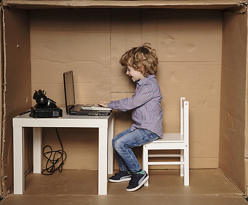 포토 JPG 해외이미지 전신 응시 남자 어린이 비즈니스 한명 소년 옆모습 상자 사무실 계산기 업무 비즈니스맨 체험 계산 작음 만족 투자 치기 회계사 소년만 소년한명만 해외202009 해외포토 직업 1 시선 감정 뷰포인트 컨셉 모션 문구용품 사람 장비 작업 직장인 크기 남자만 남자한명만 어린이만 파일형식