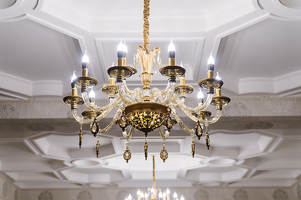 포토 JPG 해외이미지 디자인 전구 건축양식 유리 벽지 조명 새로움 주택 실내 매달리기 미술 사람없음 내부 장식 빛 유행 금속 방 수확 골동품 램프 화려 황금 클래식 고급 우아함 크리스탈 싱글 천장 복고 석고 스타일 해외202009 해외포토 건축 컨셉 농업 모션 재질 문화예술 건물 광석 파일형식