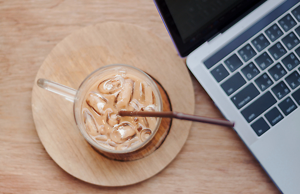 포토 JPG 해외이미지 음료 음식 백그라운드 탁자 휴식 사람없음 컵 가로 갈색 초콜릿 냉동 얼음 카페 우유 신선 달콤 인스턴트 커피잔 플라스틱 상쾌 에스프레소 밀짚 쉐이크 라떼 모카 카페인 해외202009 해외포토 자연요소 식기 감정 커피 컬러 가구 컨셉 재질 디저트 잔 유제품 상점 맛 짚 파일형식