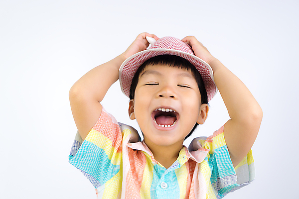 포토 JPG 해외이미지 라이프스타일 남자 행복 얼굴 어린이 음악 백그라운드 노래 한명 사람 동양인 소년 일본 기쁨 듣기 흰색 오픈 입 시끄러움 고립 해외202009 해외포토 1 감정 아시아 컬러 모션 문화예술 인종 생활 신체부위 파일형식