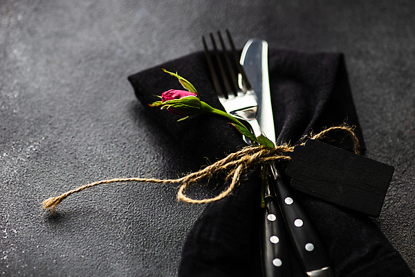 포토 JPG 해외이미지 식기 접시 꽃 음식 백그라운드 포크 컨셉 꽃무늬 탁자 사람없음 세트 수건 숟가락 검은색 식사 저녁식사 바위 시골 도자기 사발 칼 은색 먹기 냅킨 심플 설정 콘크리트 카피스페이스 미니멀리스트 해외202009 해외포토 식물 컬러 가구 무늬 모션 수저 위생용품 공백 돌_바위 사기그릇 파일형식