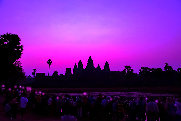 포토 JPG 해외이미지 라이프스타일 실루엣 아시아 여행 백그라운드 건축양식 아침 휴가 그림자 사람 동양인 사람없음 빛 스마트폰 핸드폰 태양 여행객 카메라 보라색 사진촬영 어둠 사찰 B 사진사 제비꽃 그림 캄보디아 하이커 해외202009 해외포토 주간 자연요소 알파벳 건축 꽃 나라 컬러 종교건축 촬영기법 인종 생활 전자제품 스마트기기 촬영 작가 파일형식
