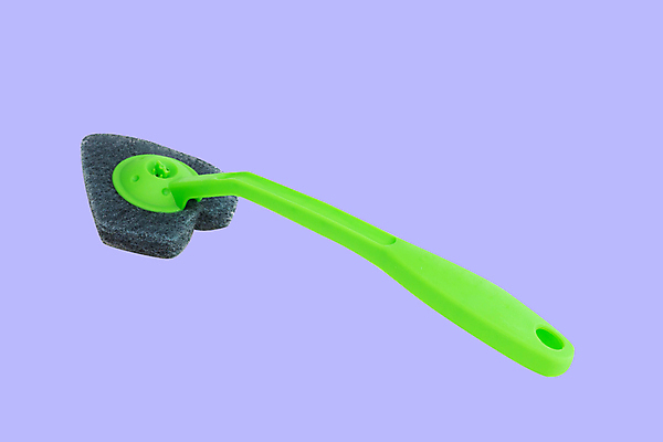 포토 JPG 해외이미지 손잡이 사람없음 위생 청소도구 청소 오브젝트 화장실 변기솔 보라색배경 해외202009 해외포토 백그라운드 보라색 도구 솔 파일형식