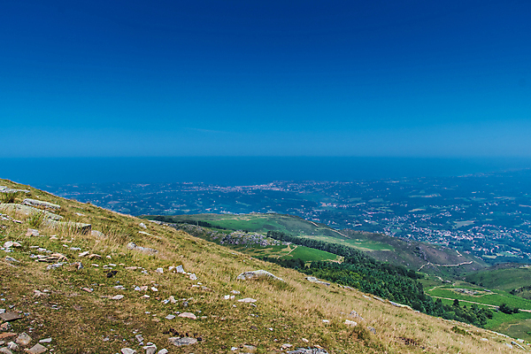 포토 JPG 해외이미지 식물 구름 유럽 길 야생동물 여행 자연 하늘 산 파노라마 경사 사람없음 여름 파란색 계곡 침묵 산책 하이킹 프랑스 스페인 숲 언덕 산봉우리 대서양 절정 해외202009 해외포토 자연요소 동물 계절 나라 바다 컬러 레저 휴식 촬영기법 소리 생태계 봉우리 파일형식