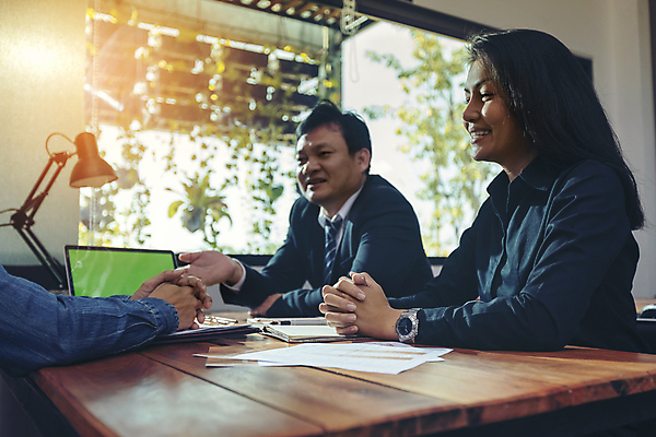 포토 JPG 해외이미지 직업 디자인 아시아 백그라운드 컨셉 회사 비즈니스 통신 성공 회의 아이디어 사람 두명 금융 사무실 자료 인포그래픽 정보 가리킴 업무 비즈니스맨 시장 플랫 계획 토론 분석 서비스 컨설턴트 상담 문서 비전 개발 경영 마케팅 방법 프로젝트 회계사 브레인스토밍 해외202009 해외포토 남자 나라 손짓 경제 작업 직장인 전문직 파일형식