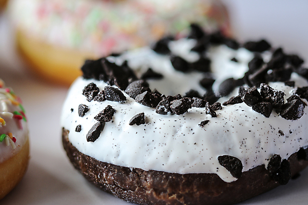 포토 JPG 해외이미지 1 다이어트 흑백 사탕 사람없음 가로 쿠키 과자 얼음 검은색 사진촬영 흰색 반지 원형 구멍 닫기 도넛 맛 정크푸드 폐기물 설탕 굽기 배고픔 비만 싱글 반죽 칼로리 충동구매 부스러기 페스츄리 해로움 맛있는 해외202009 얼림 해외포토 자연요소 도형 빵 컬러 컨셉 장신구 모션 디저트 촬영기법 건강 쇼핑 촬영 쓰레기 구이 몸매 과소비 파일형식