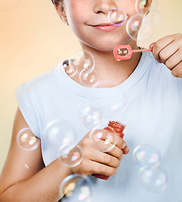 포토 JPG 해외이미지 백인 라이프스타일 기념일 남자 행복 얼굴 어린이 장난 놀이 실내 한명 사람 이벤트 소년 장난감 파티 거품 기쁨 게임 축하 아기 잡기 생일 불기 즐거움 비누 주근깨 고립 타격 해외202009 해외포토 서양인 1 감정 컨셉 모션 내부 생활 신체부위 위생용품 점 파일형식