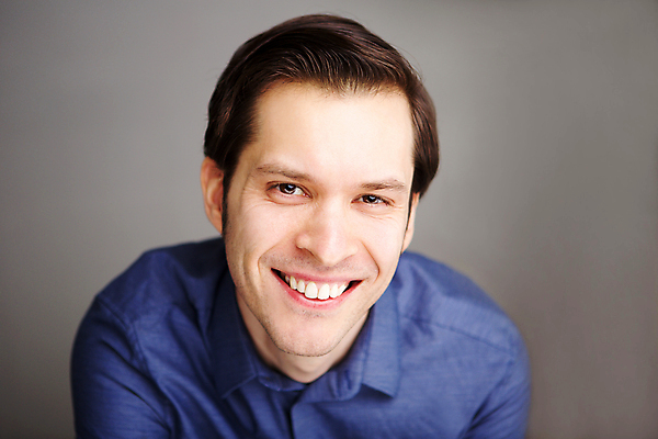 포토 JPG 해외이미지 백인 모델 1 라이프스타일 응시 남자 행복 얼굴 벽 백그라운드 비즈니스 사업가 성공 건강 한명 사람 성인 파란색 유행 기쁨 흰색 표현 자신감 치아 결심 만족 진짜 스타일 해외202009 해외포토 서양인 직업 시선 감정 컬러 컨셉 생활 신체부위 소화기관 파일형식