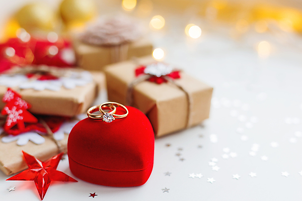 포토 JPG 해외이미지 별 결혼 백그라운드 크리스마스 겨울 결혼식 휴가 새해 선물 사랑 사람없음 장식 빨간색 빛 상자 하트 쌍 황금 보석 심볼 다이아몬드 꽃가루 패키지 약혼 전나무 해외202009 해외포토 자연요소 모양 나무 계절 기념일 감정 컬러 이벤트 광석 가루 약속 파일형식