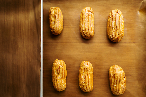 포토 JPG 해외이미지 전통 접시 음식 백그라운드 디저트 요리 사람없음 갈색 케이크 주방 얼음 카페 빵집 흰색 신선 달콤 맛 아침식사 설탕 굽기 가득함 크림 반죽 퍼프 레시피 버터 프랑스어 바닐라 번 커스터드 페스츄리 핸드메이드 맛있는 해외202009 해외포토 자연요소 문자 식기 빵 컬러 컨셉 상점 식사 구이 파일형식