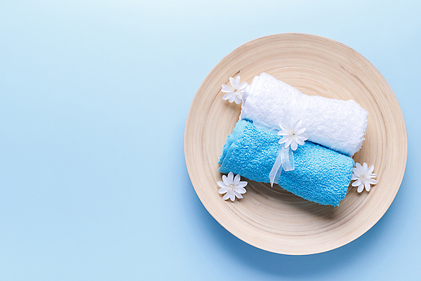 포토 JPG 해외이미지 꽃 신체 휴식 건강 손바닥 동양인 사람없음 치료 파란색 수건 스파 목욕 화장품 욕실 흰색 마사지 기름 피부 아로마 소금 비누 로션 아로마테라피 테라피 내추럴 돌봄 샤워실 위생관리 터키석 카피스페이스 해외202009 해외포토 식물 손 음식 컬러 컨셉 의학 모션 관리 인종 신체부위 위생용품 뷰티 청결 공백 보석 샤워시설 파일형식