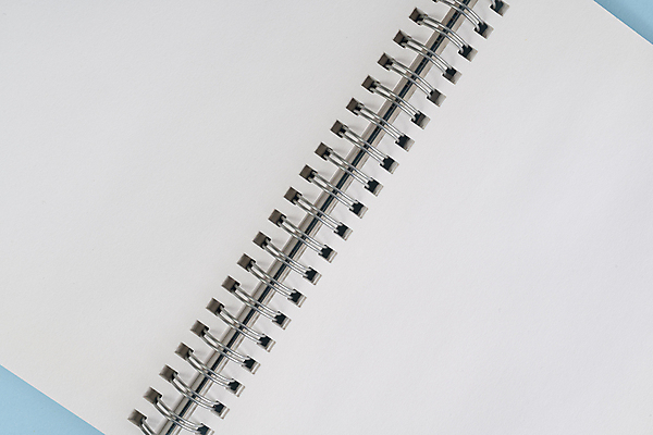 포토 JPG 해외이미지 템플릿 디자인 교육 종이 백그라운드 일러스트 비즈니스 학교 나선형 사람없음 책 세로 사무실 우주 금속 다이어리 검은색 쪽지 공책 공백 덮개 흰색 반지 오픈 메시지 은색 오브젝트 교과서 문서 페이지 바인더 패드 거짓 고립 스크랩북 목업 현실 해외202009 해외포토 컬러 무늬 장신구 재질 문구용품 교재 사무용품 뚜껑 파일형식