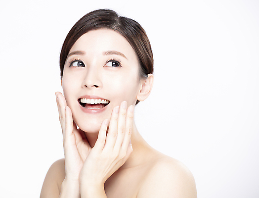 포토 JPG 해외이미지 응시 여자 한명 동양인 근접촬영 상반신 성인 옆모습 뷰티 피부 흰배경 성인여자한명만 해외202009 해외포토 1 시선 뷰포인트 백그라운드 사람 인종 신체부위 흰색 여자한명만 성인여자만 파일형식