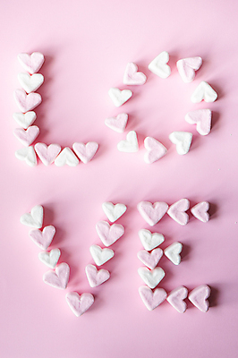 포토 JPG 해외이미지 분홍색 디저트 발렌타인데이 사랑 사람없음 단어 달콤 마시멜로우 카피스페이스 분홍색배경 해외202009 해외포토 문자 감정 음식 컬러 백그라운드 데이이벤트 공백 맛 파일형식