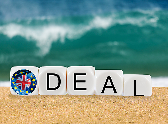 포토 JPG 해외이미지 유럽 모래 컨셉 비즈니스 관계 미래 출입구 영국 협상 사람없음 거래 깃발 토론 12월 심볼 계약 무역 문제 반대 동의 떠남 위기 유럽연합 폭풍우 브렉시트 국경 해외202009 해외포토 나라 산업 모션 경제 비_날씨 날짜 자연재해 파일형식