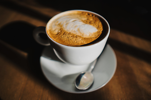 포토 JPG 해외이미지 커피 음료 탁자 휴식 콩 주택 그림자 사람없음 목재 컵 친구 빛 갈색 초콜릿 숟가락 식사 힘 거품 카페 우유 에너지 머그컵 마시기 신선 뜨거움 액체 칼 맛 아침식사 매끈함 설탕 굽기 먹기 크림 서비스 질감 냅킨 냄새 브런치 슛 카푸치노 단절 라떼 양조 카페인 맛있는 해외202009 해외포토 나무 식기 컬러 가구 컨셉 재료 관계 모션 디저트 유제품 곡류 수저 건물 상점 감각 구이 파일형식