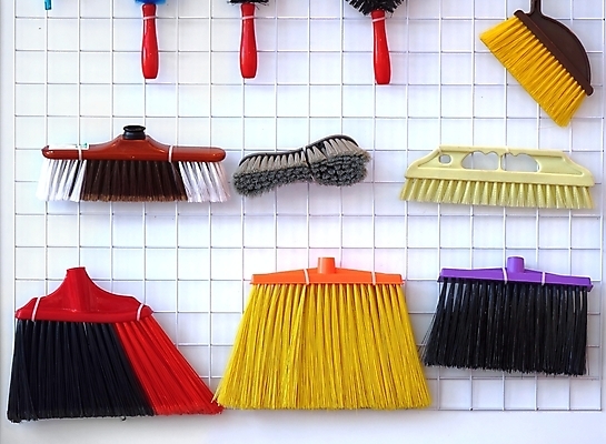 포토 JPG 해외이미지 종류 손잡이 사람없음 기구 도구 솔 플라스틱 청소도구 빗자루 청소 해외202009 해외포토 재질 파일형식