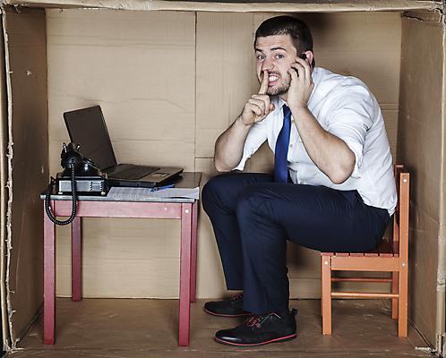 포토 JPG 해외이미지 전신 백인 남자 의자 탁자 한명 앉기 성인 옆모습 노트북 상자 사무실 업무 비즈니스맨 전화기 갇힘 답답함 성인남자한명만 해외202009 해외포토 서양인 1 뷰포인트 가구 비즈니스 모션 사람 전자제품 작업 직장인 감각 남자한명만 성인남자만 파일형식