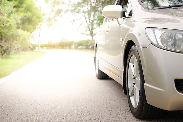 포토 JPG 해외이미지 디자인 도로 스포츠 여행 컨셉 곡선 교통시설 모션 자동차 자연 하늘 거리 풍경 사람없음 야외 빛 반사 노란색 경쟁 운전 자유 흰색 바퀴 고속도로 소프트포커스 아스팔트 속도 타이어 자동 해외202009 해외포토 길 선 육상교통 컬러 교통 촬영기법 시설 생태계 파일형식